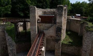 FOTO: Dokončená obnova južného opevnenia Trenčianskeho hradu
