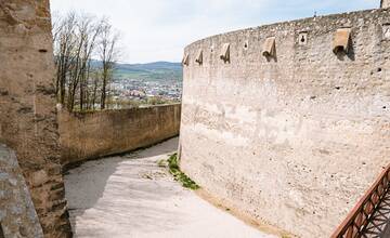 FOTO: Dokončená obnova južného opevnenia Trenčianskeho hradu