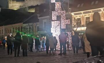 FOTO: Moderné umenie zavítalo na námestie v Trenčíne, zanecháva však zmiešané pocity