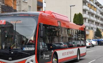 FOTO: Trenčania podpisujú petíciu za návrat starého grafikonu MHD