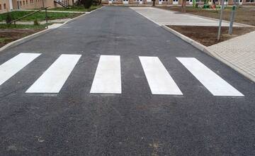 FOTO: Na Mierovom námestí v Handlovej vybudovali 41 parkovacích miest. Zrekonštruovaná je aj Lipová ulica