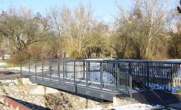 FOTO: Nová lávka ponad Lavičkový potok na Soblahovskej ulici v Trenčíne