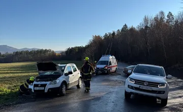 FOTO: Hasiči z Nitrianskeho Pravna pomáhali pri dopravnej nehode