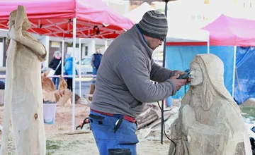 FOTO: Nový drevený betlehem obohatí Vianoce v Kanianke