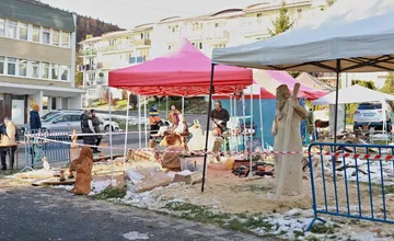 FOTO: Nový drevený betlehem obohatí Vianoce v Kanianke