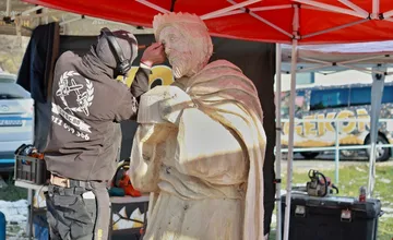 FOTO: Nový drevený betlehem obohatí Vianoce v Kanianke