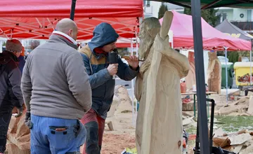 FOTO: Nový drevený betlehem obohatí Vianoce v Kanianke