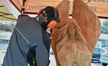 FOTO: Nový drevený betlehem obohatí Vianoce v Kanianke