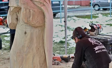 FOTO: Nový drevený betlehem obohatí Vianoce v Kanianke