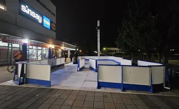 FOTO: V Považskej Bystrici budú môcť obyvatelia čoskoro korčuľovať uprostred centra