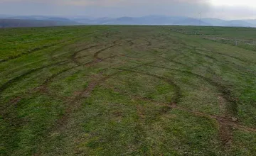 FOTO: Rozryté letisko v Turej Lúke je už pod kontrolou