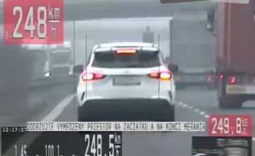 FOTO: Muž z Trenčína sa rútil diaľnicou neuveriteľnou rýchlosťou 