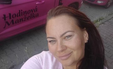 FOTO: Prvá hodinová manželka púta pozornosť však, kde sa objaví