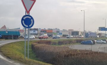 FOTO: V Trenčíne počítajte s minimálne 20 minútovým zdržaním