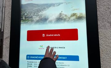 FOTO: Nová digitálna úradná tabuľa v Trenčíne