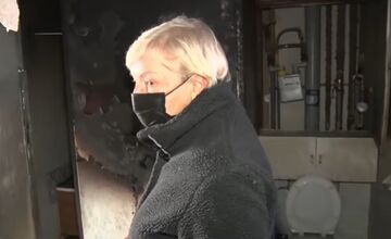 FOTO: V Prievidzi zhorel do tla byt, majitelia potrebujú pomoc