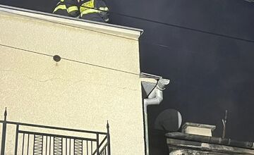 FOTO: Požiar rodinného domu v Trenčianskej teplej. Zranila sa jedna osoba