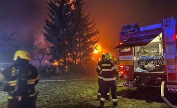 FOTO: Požiar v obci Poruba
