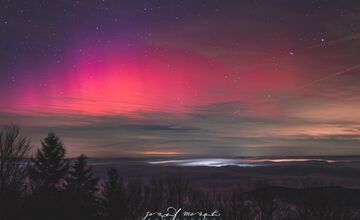 FOTO: Ukážková polárna žiara sa fotografovi naskytla na Nový rok. Neváhal a s fotoaparátom vybehol na Inovec