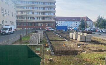 FOTO: Budova nového centra vo Fakultnej nemocnici v Trenčíne naberá reálne kontúry