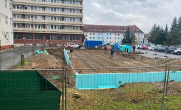 FOTO: Budova nového centra vo Fakultnej nemocnici v Trenčíne naberá reálne kontúry