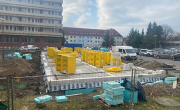 FOTO: Budova nového centra vo Fakultnej nemocnici v Trenčíne naberá reálne kontúry