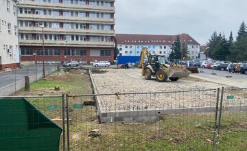 FOTO: Budova nového centra vo Fakultnej nemocnici v Trenčíne naberá reálne kontúry