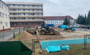 FOTO: Budova nového centra vo Fakultnej nemocnici v Trenčíne naberá reálne kontúry