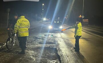 FOTO: Policajti kontrolovali vodičov z Nového Mesta nad Váhom, odhalili 76 priestupkov