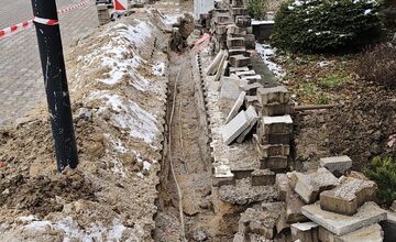 FOTO: Trenčianske Teplice na ceste k rýchlejšiemu internetu. Rozkopávky v meste pokračujú