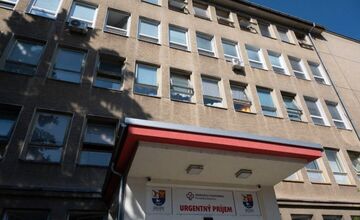 FOTO: Nemocnica v Bojniciach zostáva v rukách Trenčianskeho kraja 