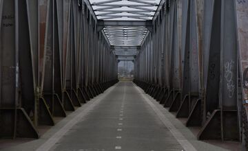 FOTO: Premena starého železničného mosta v Trenčíne