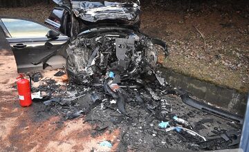 FOTO: Vodiči z dopravnej nehody pred Prievidzou skončili v nemocnici 