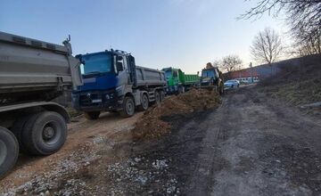 FOTO: Veľká rekonštrukcia ciest v Trenčianskom Jastrabom