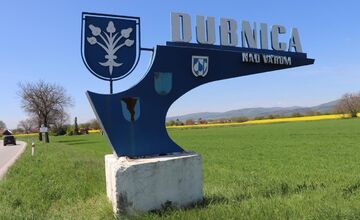 FOTO: Dubničanom pribúdajú v meste postupne nové ekologickejšie lampy