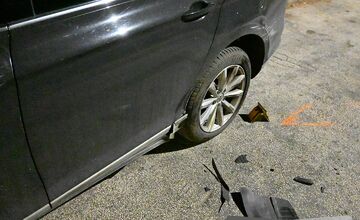 FOTO: Vodič v Prievidzi nabúral do zaparkovaného auta  