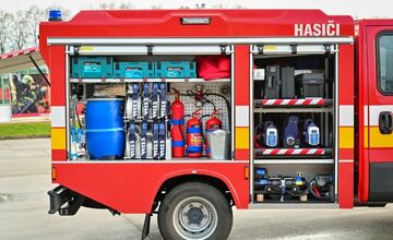 FOTO:  Pre požiar v Konštrukte, obvinila polícia neznámeho páchateľa 