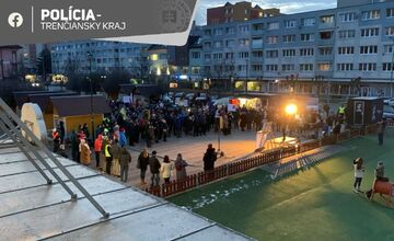 FOTO: Ulice v Trenčianskom kraji zaplnil protestujúci dav, pripomenul si pamiatku Jána a Martiny