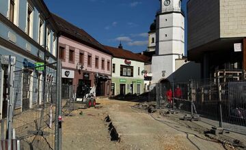 FOTO: Trenčania sa rozdeľujú na dva tábory, jedným prekáža rekonštrukcia, iní sa tešia 
