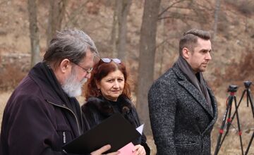 FOTO: Dubnica nad Váhom si pripomenula 80 rokov od tragédie, kedy brutálne zavraždili 26 Rómov