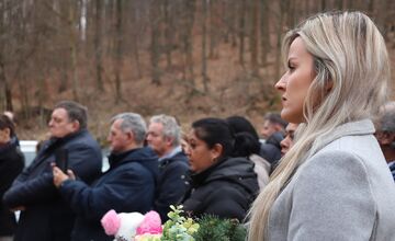 FOTO: Dubnica nad Váhom si pripomenula 80 rokov od tragédie, kedy brutálne zavraždili 26 Rómov