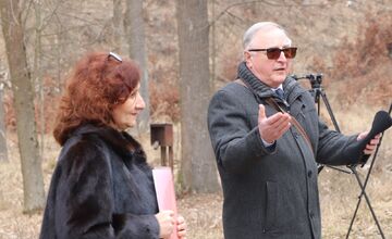 FOTO: Dubnica nad Váhom si pripomenula 80 rokov od tragédie, kedy brutálne zavraždili 26 Rómov