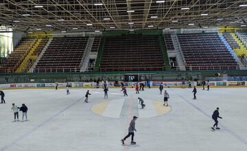 FOTO: Prievidžania môžu počas prázdnin využiť mimoriadne časy verejného korčuľovania 