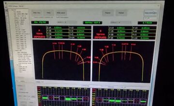 FOTO: Hrochostroj jazdí po koľajniciach Trenčianskeho kraja, niektorých pohlaď na iskriaci vlak desí 