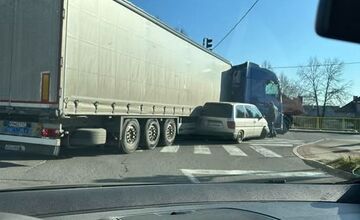 FOTO: v Prievidzi sa stala dopravná nehoda smerom do Novák