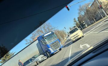 FOTO: v Prievidzi sa stala dopravná nehoda smerom do Novák