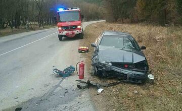FOTO: Dopravná nehoda v obci Pružina pri Považskej Bystrici vyzerala hrozivo. Nikto sa našťastie nezranil