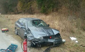 FOTO: Dopravná nehoda v obci Pružina pri Považskej Bystrici vyzerala hrozivo. Nikto sa našťastie nezranil