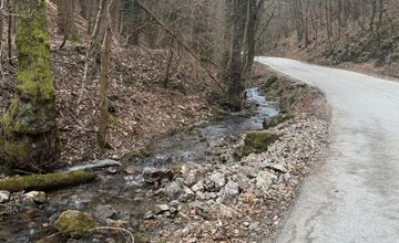 FOTO: Zábrany v Manínskej tiesňave už stoja, ďalšie kroky určí prieskum