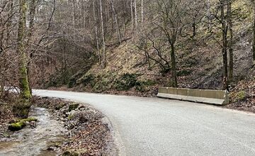 FOTO: Zábrany v Manínskej tiesňave už stoja, ďalšie kroky určí prieskum